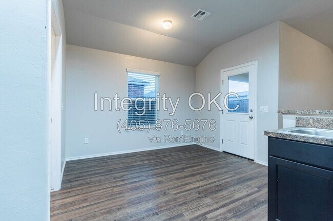 Building Photo - 13233 Bridgewater Dr