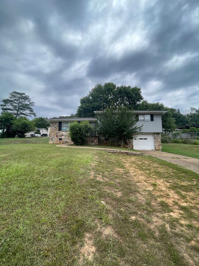 Building Photo - One Month Free please ask for details!!!!