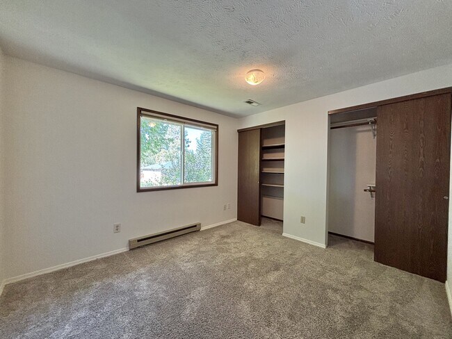 Building Photo - 3820 E 21st Ave