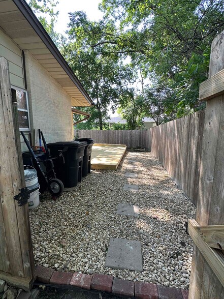 Building Photo - 1509 Camilla Rd