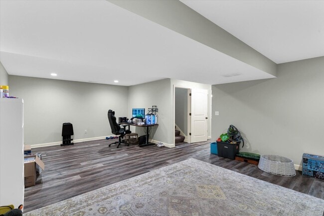 Building Photo - 2 story 4 bedroom 3.5 bath