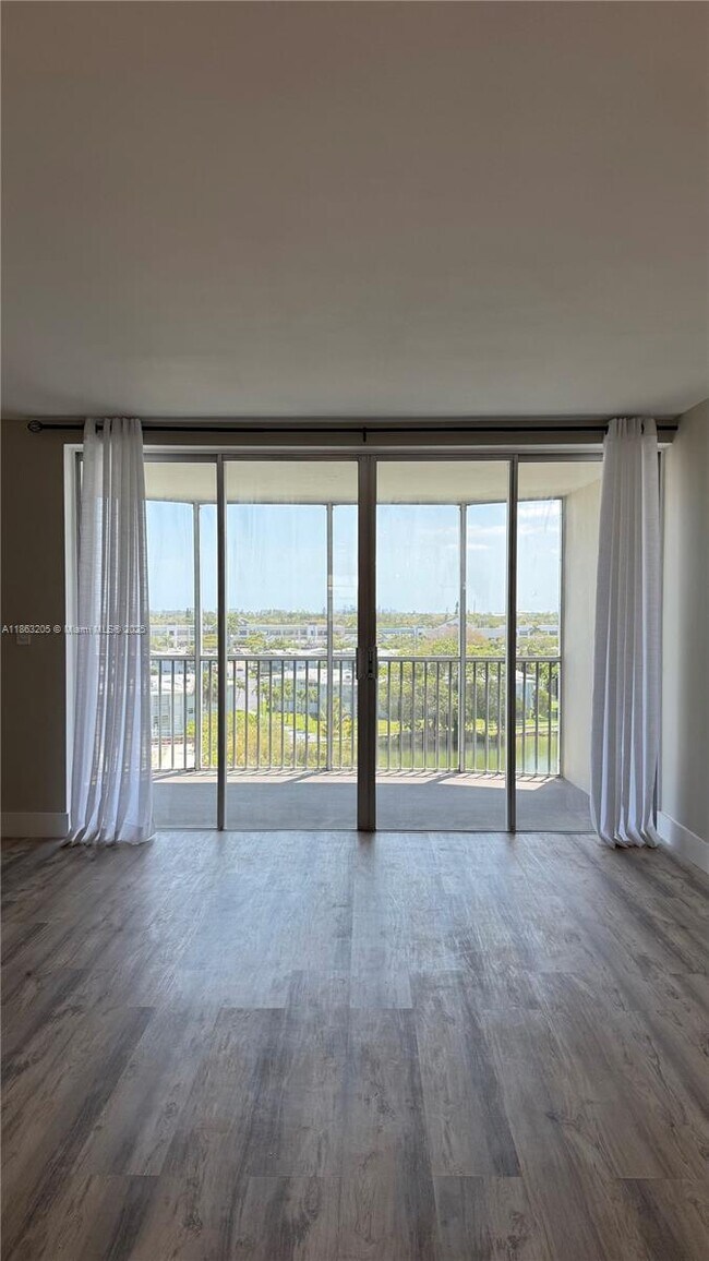 Building Photo - 1750 NE 191st St