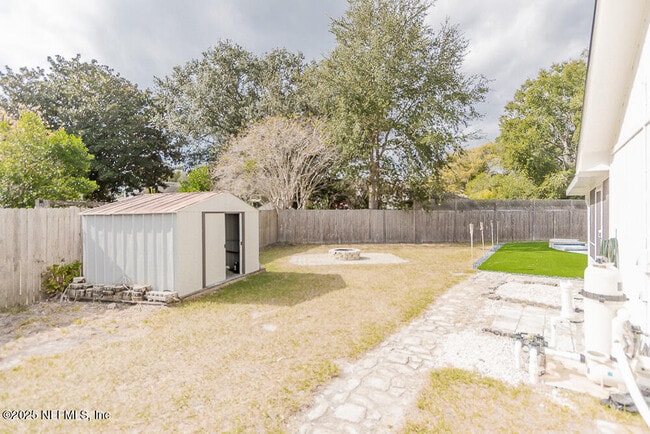 Building Photo - 8330 Cross Timbers Dr W