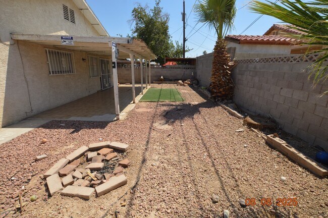 Building Photo - 2108 Mariposa Ave