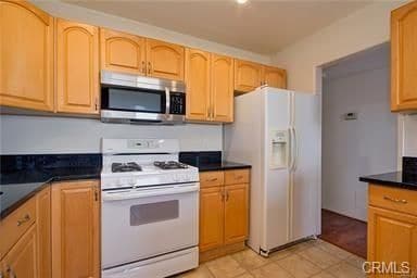 Building Photo - 214 Via Robina