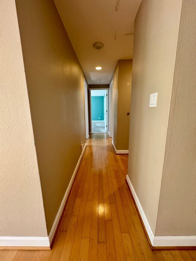 Building Photo - 5330 Pershing Ave