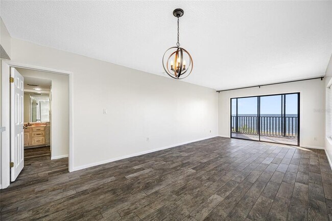 Building Photo - 828 Bahia Del Sol Dr