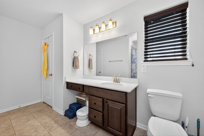 Building Photo - 2623 Hawthorn Park Ct