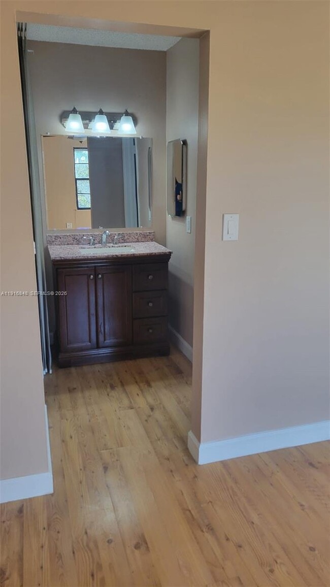 Building Photo - 914 NW 106th Ave Cir