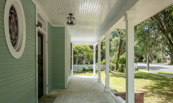 Building Photo - 735 E University Ave