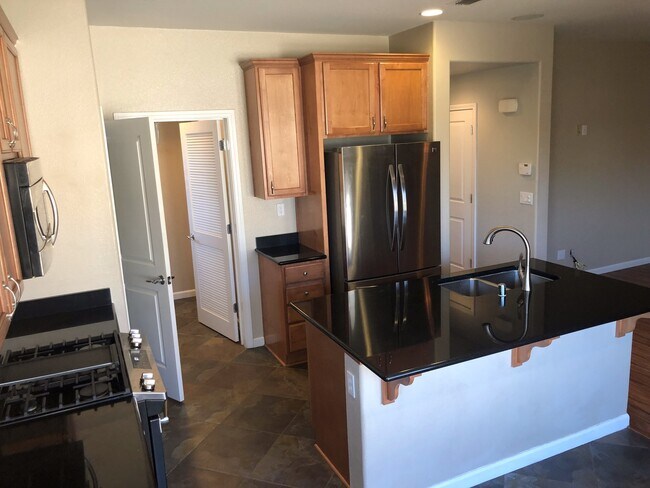 Building Photo - Beautiful 3 B/D 2.5 BA House in Roseville-COMING VERY SOON! ACT FAST AND APPLY NOW AS THIS PROPER...