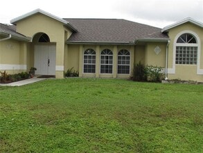 Building Photo - 1550 Abalom St