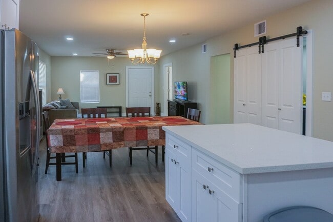 Building Photo - 3703 Market St