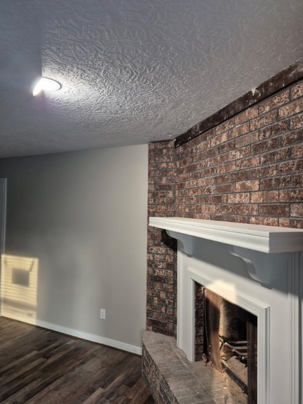 Building Photo - 2948 Elm Rd