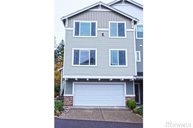 Building Photo - 15720 Manor Way