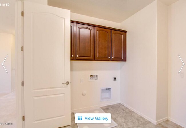 Building Photo - Stunning 5 BD, 4.5 BA home located in the ...