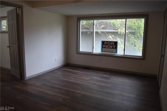 Building Photo - 205 McFadden St