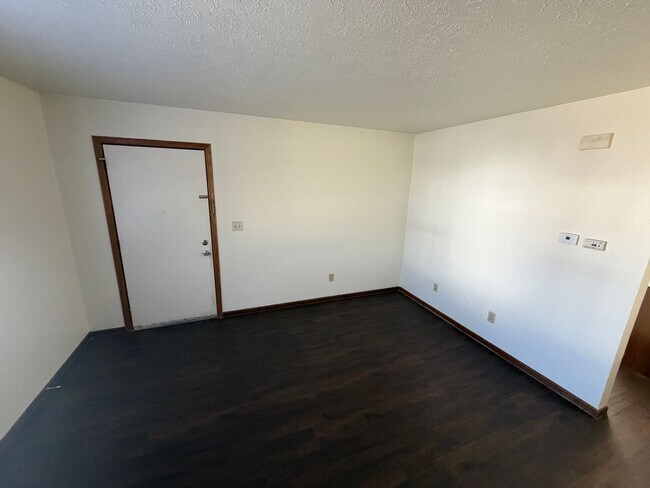 Building Photo - 519-C S Silverwood Lane