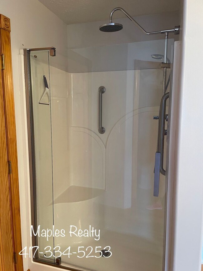 Building Photo - VERY NICE 3 bedroom home in Branson, MO fo...