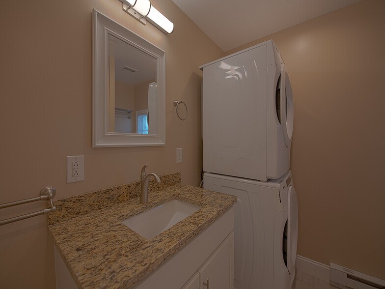 Building Photo - 43 E Bald Eagle St