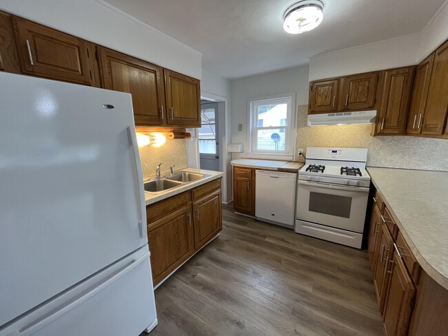 Building Photo - 2235 Middle St