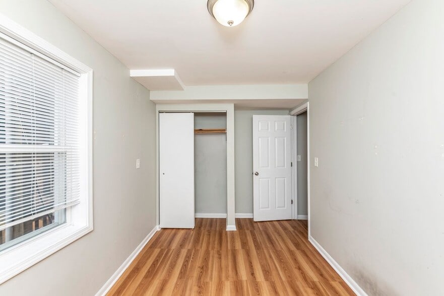 Building Photo - 1431 W Flournoy St