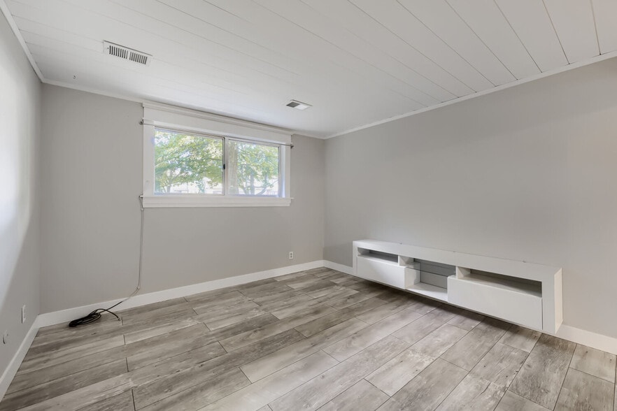 Building Photo - 1606 Cottonwood Dr