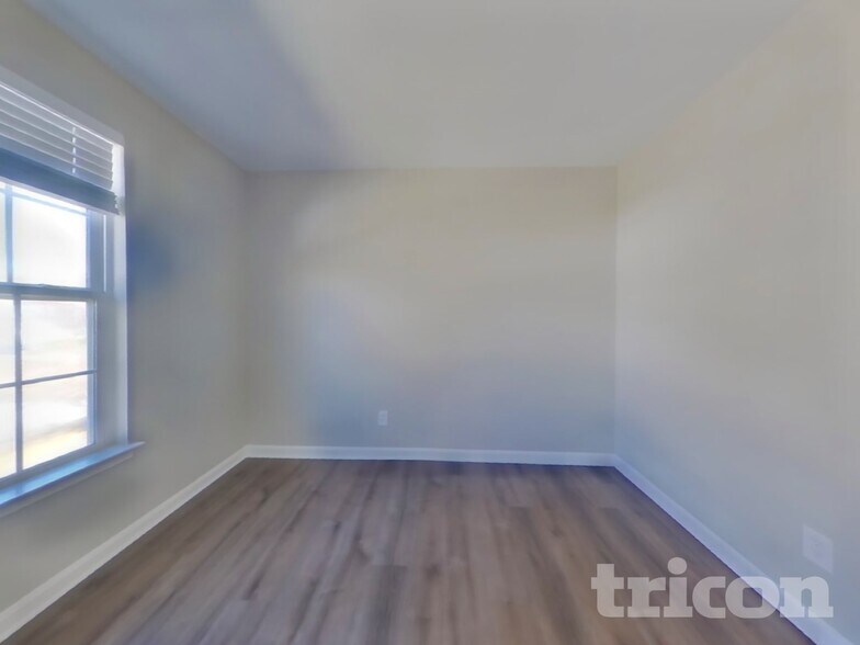 Building Photo - 4655 Queens Grove St