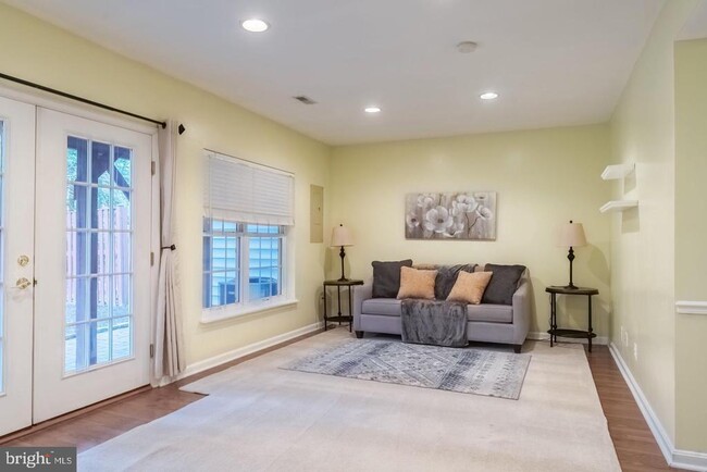 Building Photo - 4592 Barringer Pl