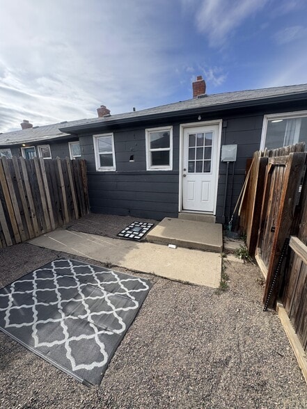 Building Photo - 7384 Oneida Dr