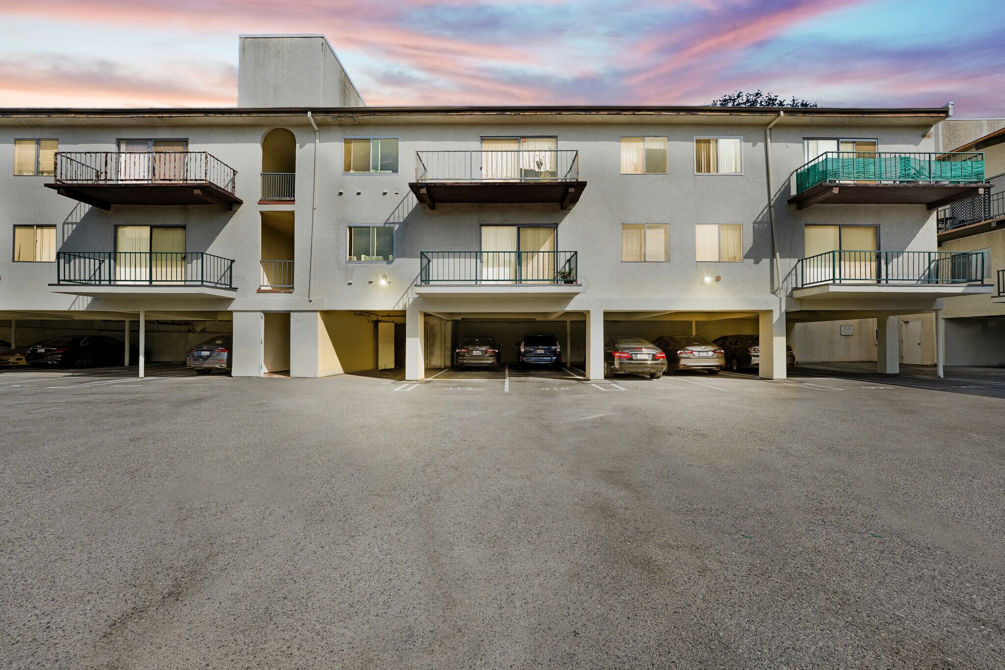 Building Photo - 5460 White Oak Ave