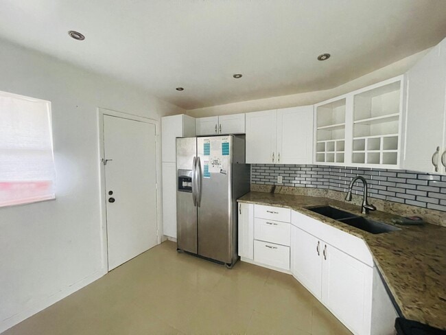 Building Photo - 6300 S Falls Cir Dr