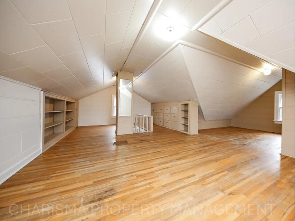 Building Photo - 1330 W 14th St