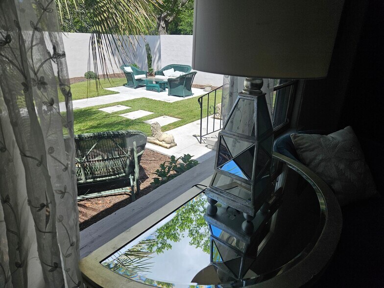 Building Photo - 526 N 23rd St