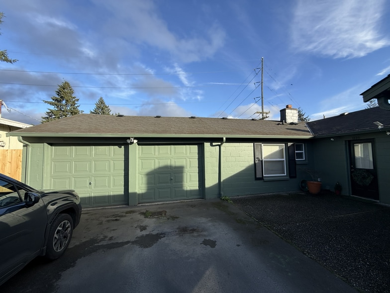 garage - 814 N 105th St