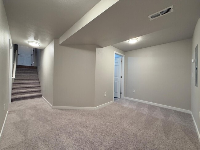 Building Photo - 6211 S Terre Vista St