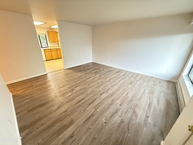 Building Photo - 1206 S Voelker Ave