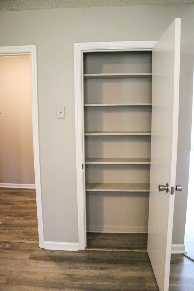 Building Photo - Gated Community Living