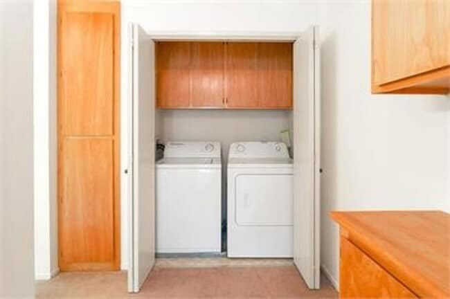 Building Photo - Great 2 bedroom, 1.5 bath in South Davis f...