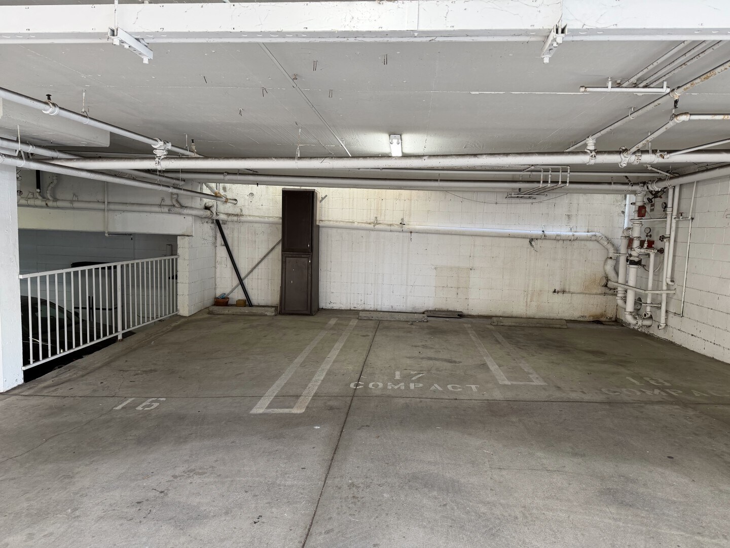 Building Photo - 1247 Barry Ave