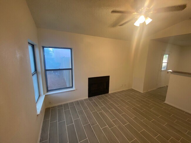Building Photo - 4111 Dakota Sun