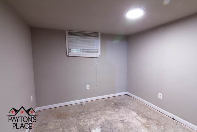 Building Photo - Spacious Single Family home with Huge Back...