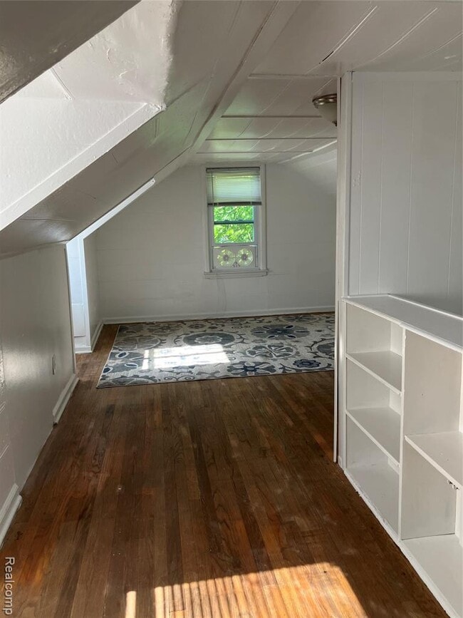 Building Photo - 20034 Rosemont Ave