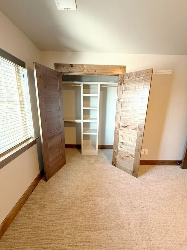Building Photo - Luxury Condo, Center of Bozeman