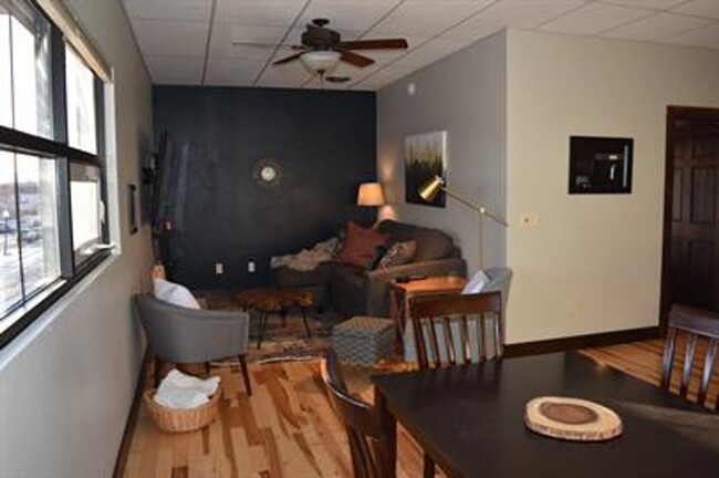 Building Photo - Fully Furnished One Bedroom Condo