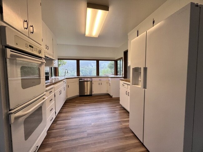 Building Photo - 85 George Ln