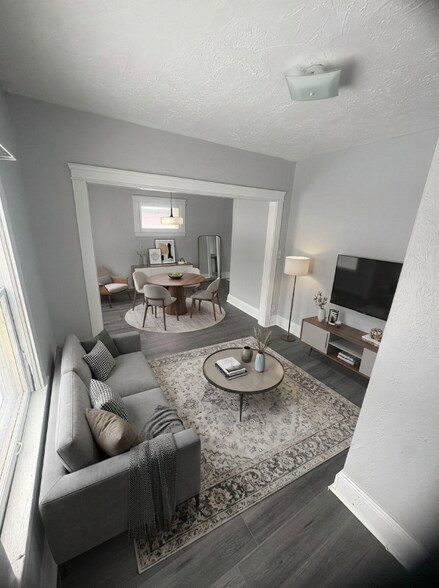 Building Photo - 3412 E 110th St