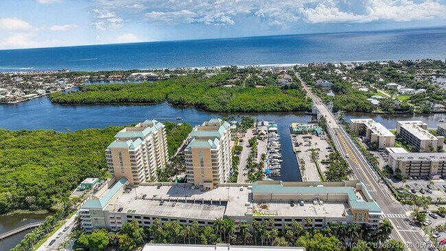 Building Photo - 625 Casa Loma Blvd