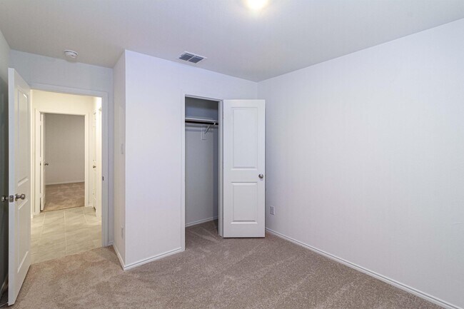 Building Photo - 404 Dewberry Dr