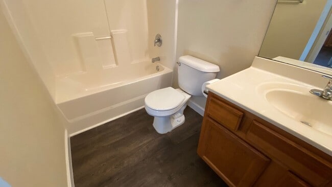 Building Photo - 2 Bedroom, 2 Bathroom Duplex, Close to Ft ...